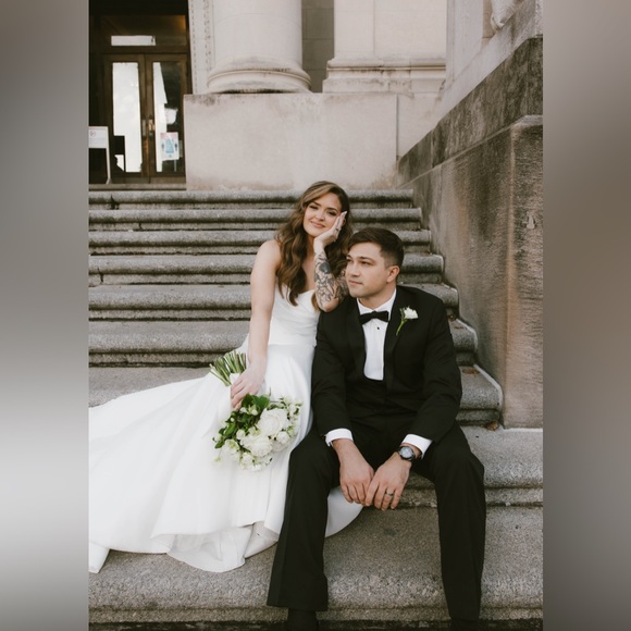 Meet your Posher, Hillary - Picture 3 of 4